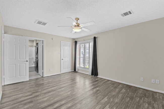 Building Photo - 1311 Antoine Dr