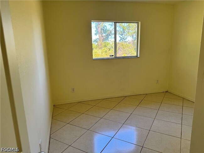 Building Photo - 934 Garnet Ave