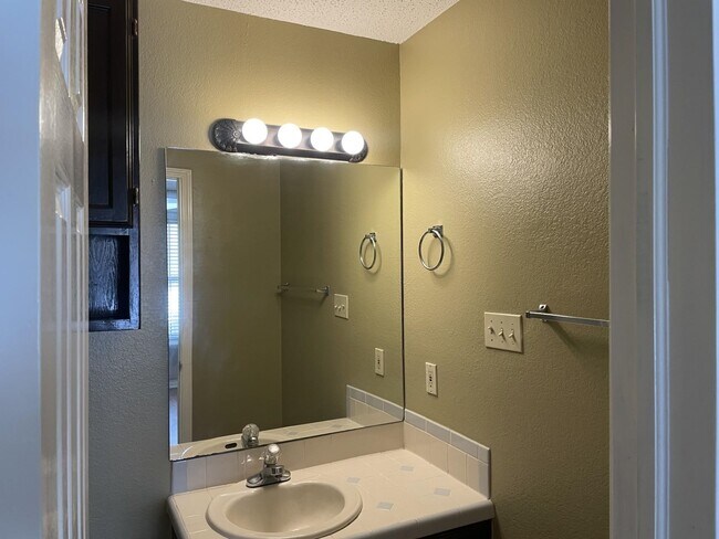 Building Photo - 101 Martingale