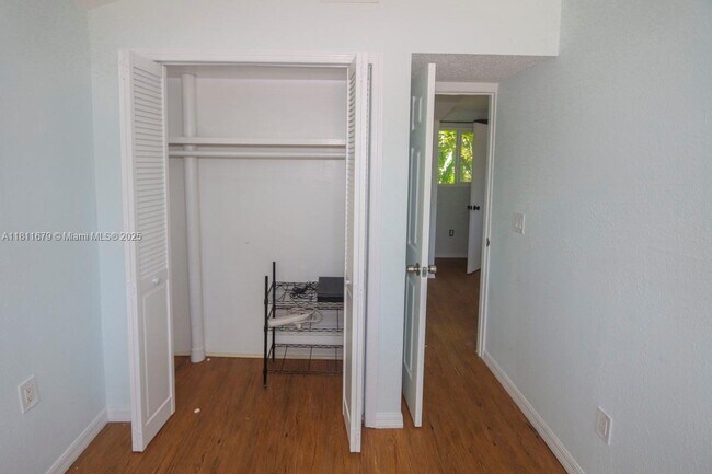 Building Photo - 812 Chukker Rd