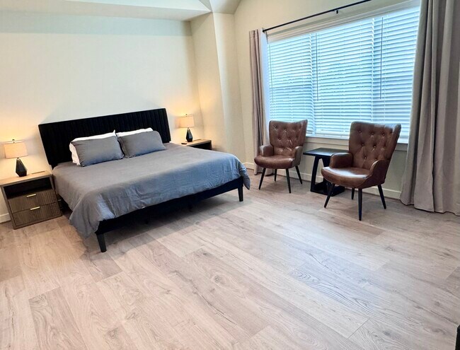 Building Photo - 131 Eastwood St