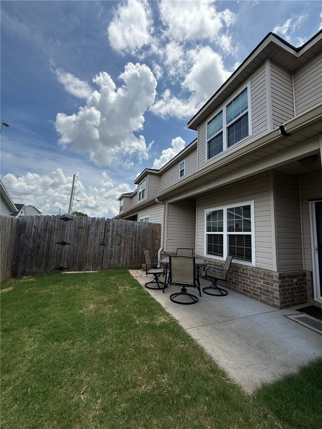 Building Photo - 608 SW 5th St