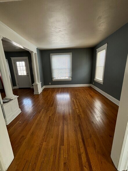 Building Photo - 405 Tompkins St