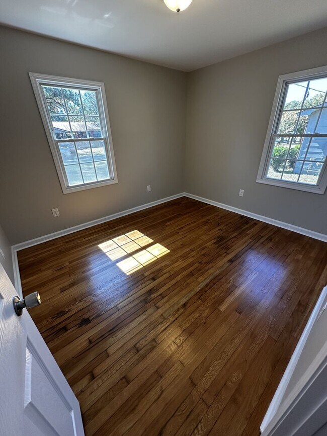 Building Photo - 3BR Home with Fresh Updates