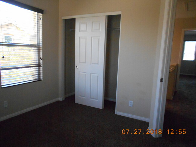 Building Photo - Large 3 Bedroom in the heart of Silverado ...