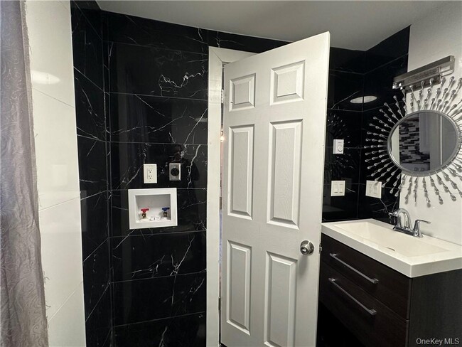 Building Photo - 55-57 Burlingham Rd