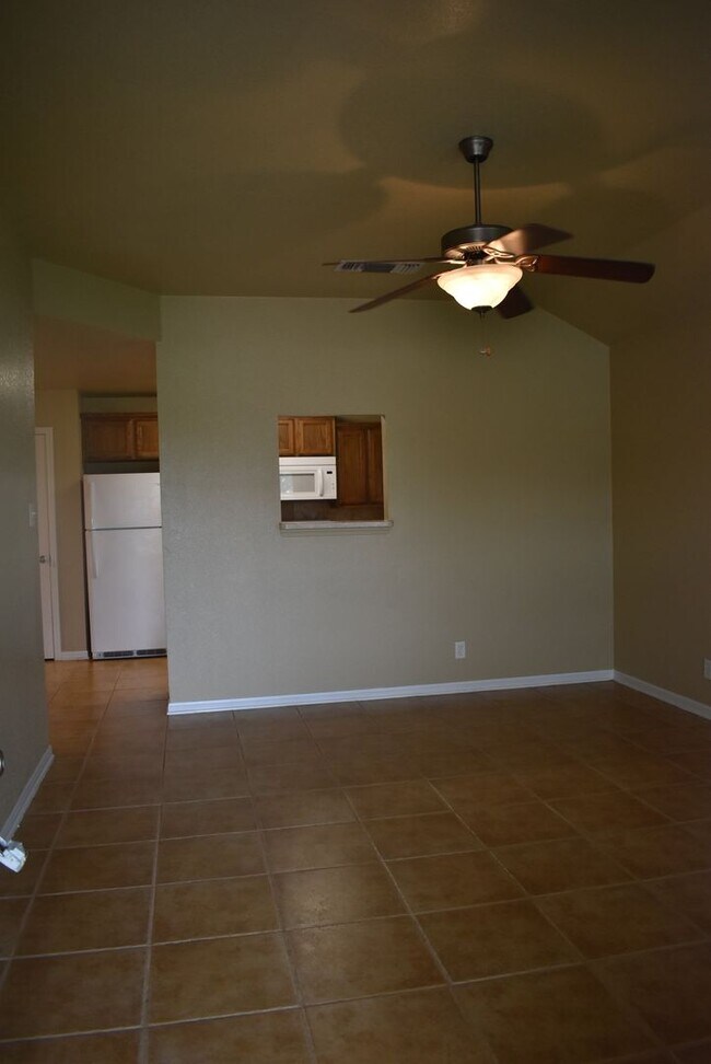 Building Photo - 1600 Nicholas Cir
