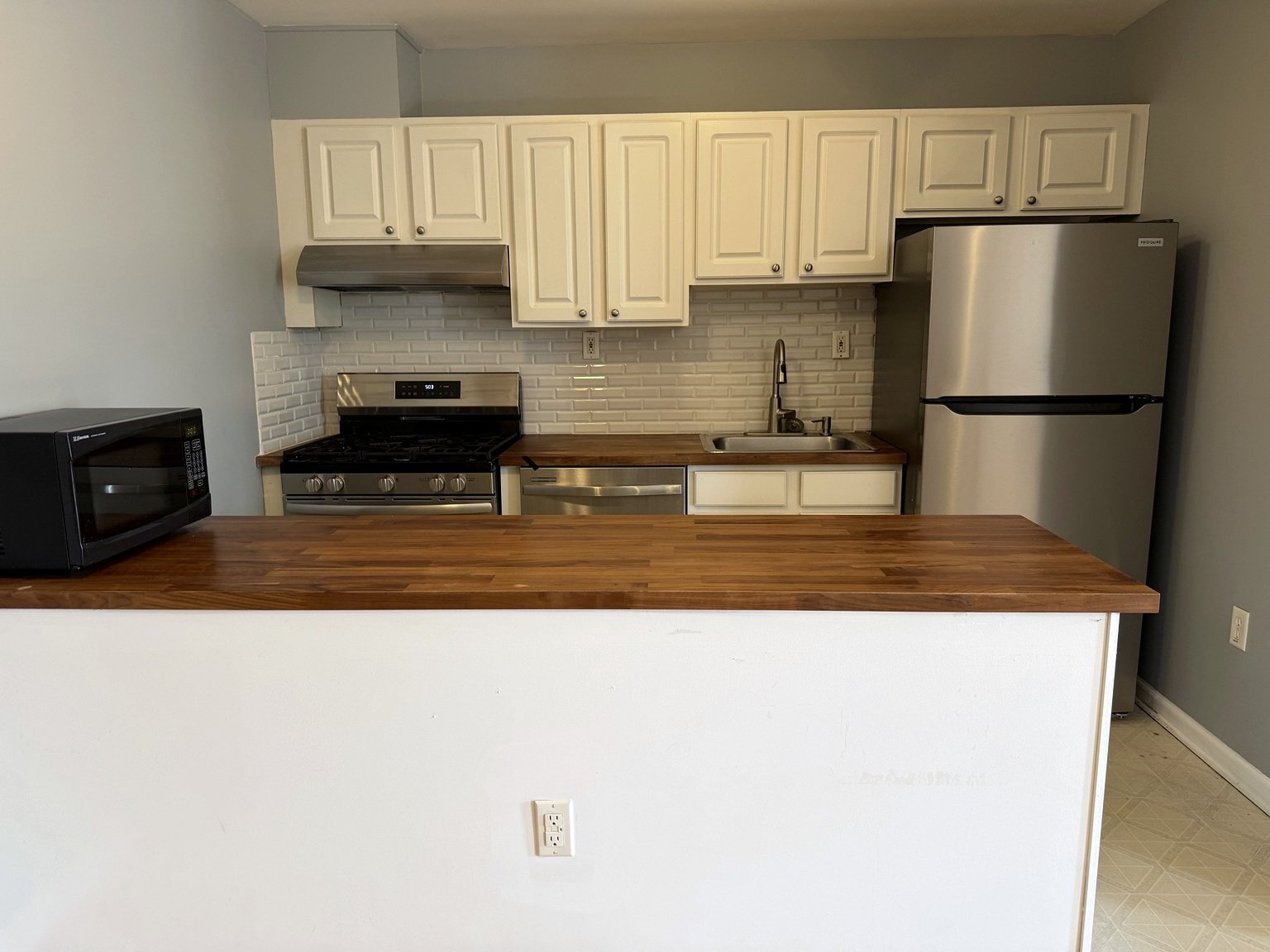 Building Photo - 372 Bramhall Ave