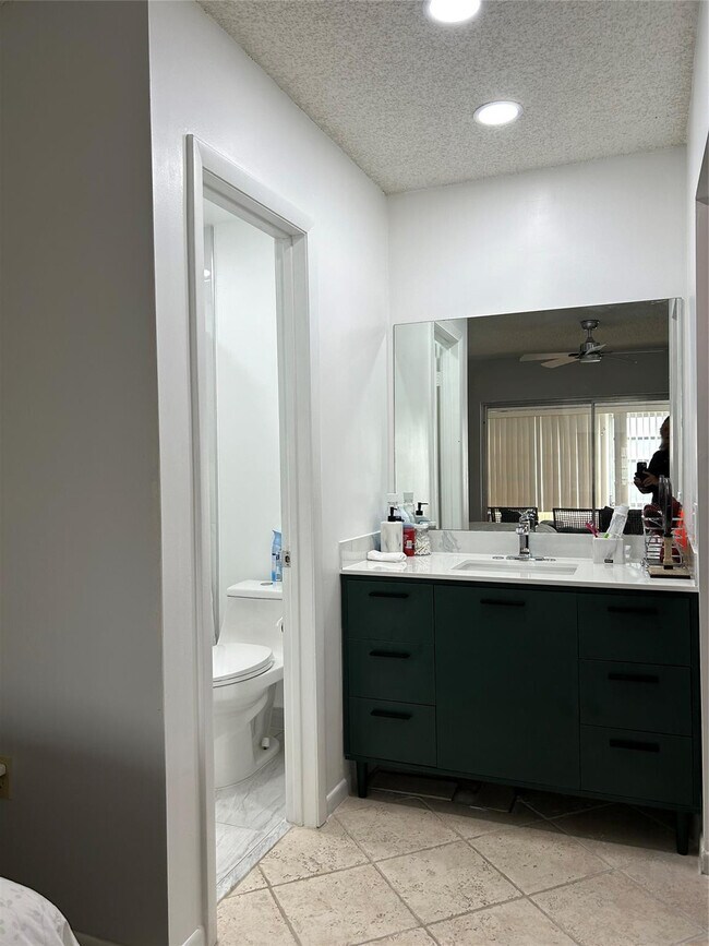 Building Photo - 6770 Royal Palm Blvd