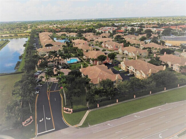 Building Photo - 306 Belmont Ln