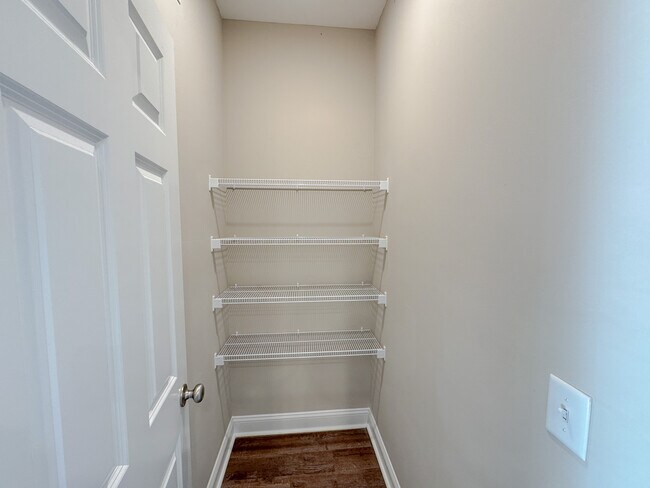 Building Photo - 104 Waybill Circle