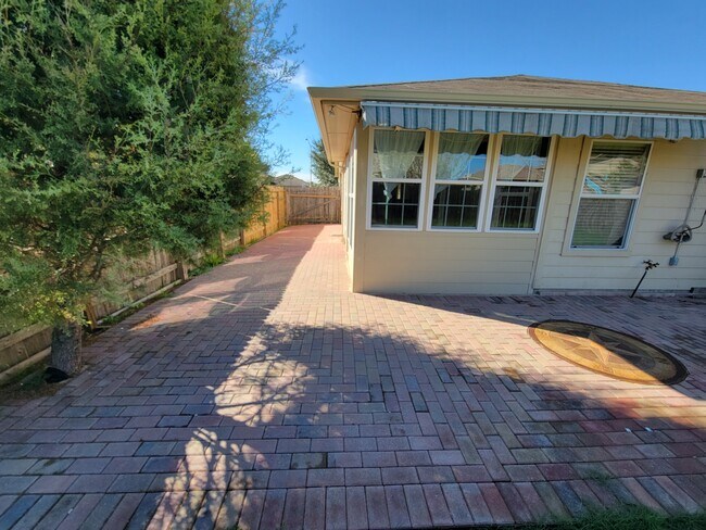 Building Photo - 2123 Wiltshire Dr