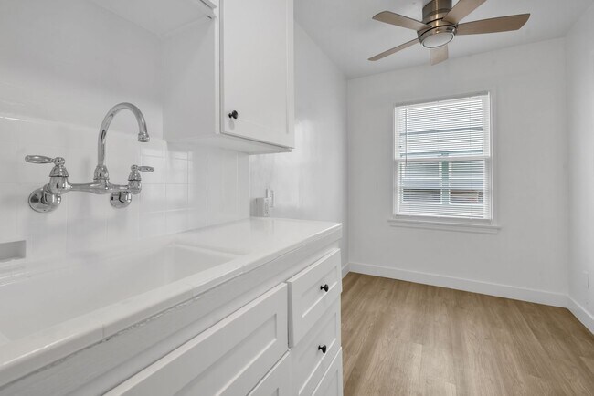 Building Photo - Newly Renovated Studio on 2nd Street- Long Beach