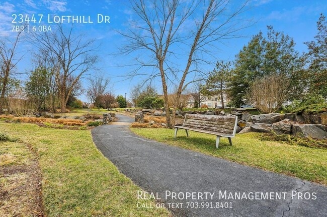 Building Photo - Beautifully Maintained 7 Bedroom 6 Bath Ho...