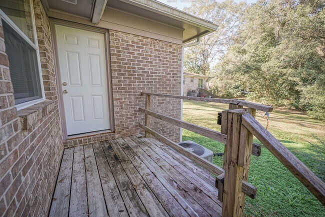 Building Photo - 2304 Hartsfield Ct
