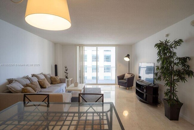 Building Photo - 1200 Brickell Bay Dr