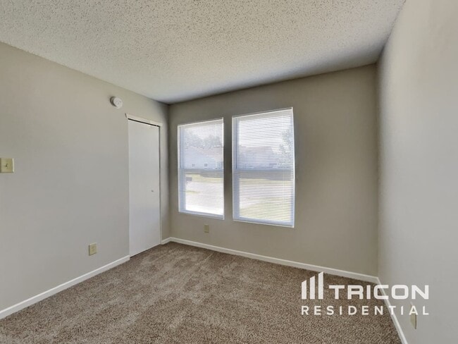 Building Photo - 8902 Hosta Way