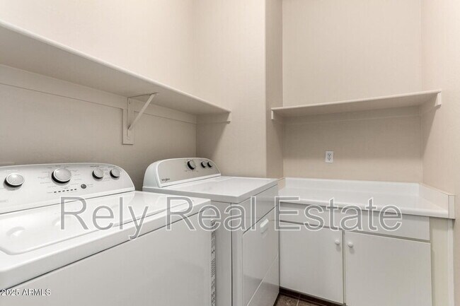 Building Photo - 1225 N 36th St