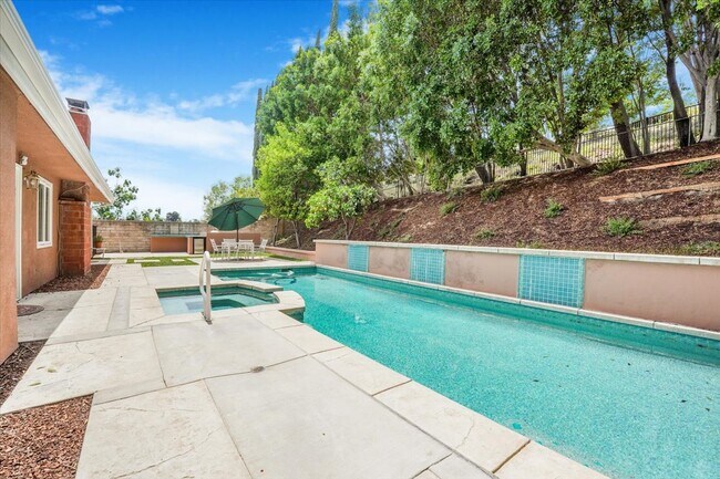 Building Photo - 7365 Pomelo Dr