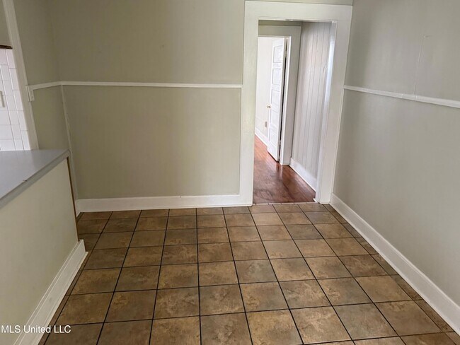 Building Photo - 3518 Southward Dr