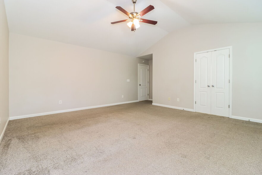 Building Photo - 6695 White Walnut Way