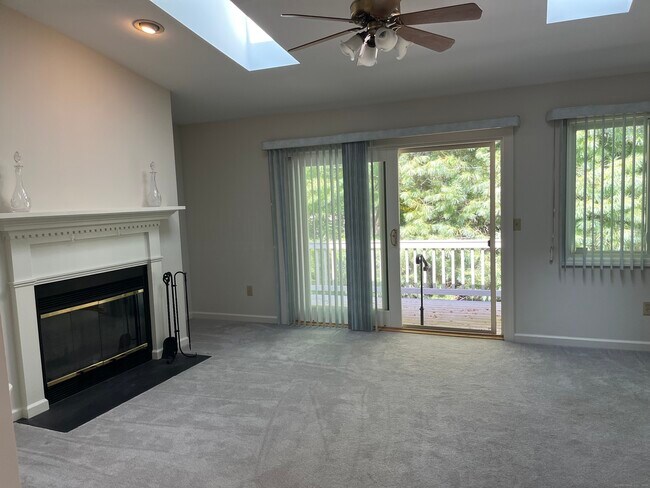 Building Photo - 12 Boulevard Dr