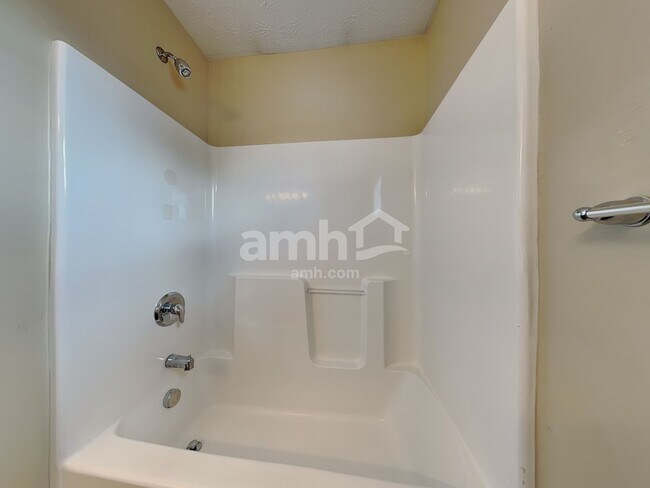 Building Photo - 45 Haverstraw Pl