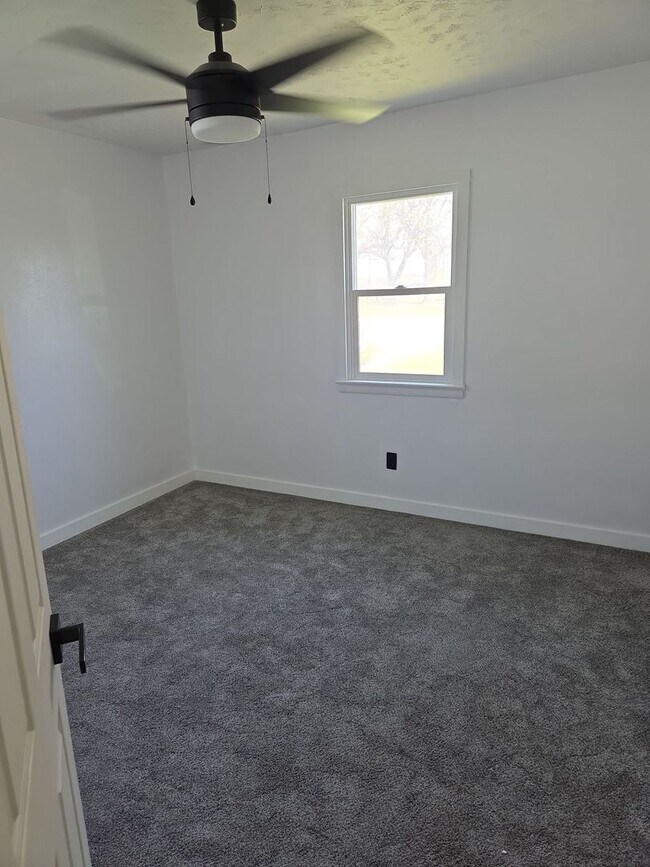 Building Photo - Newly Upgraded 2-Bedroom Home Available Now!