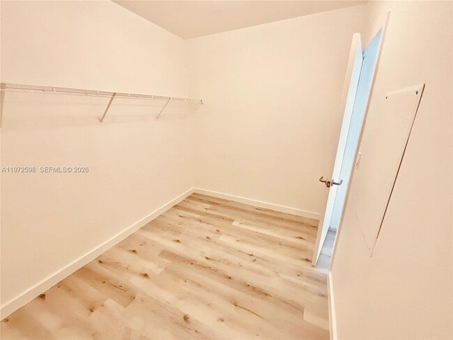 Building Photo - 1600 SW 1st Ave