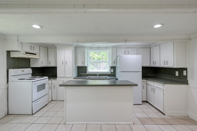 Building Photo - 29906 Hunters Rd