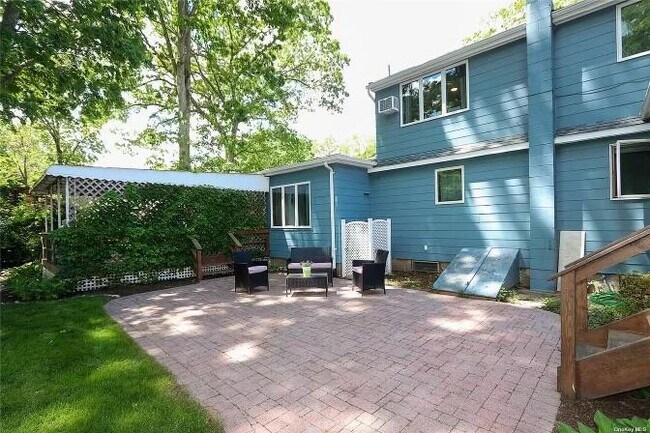 Building Photo - 53 N Evergreen Dr