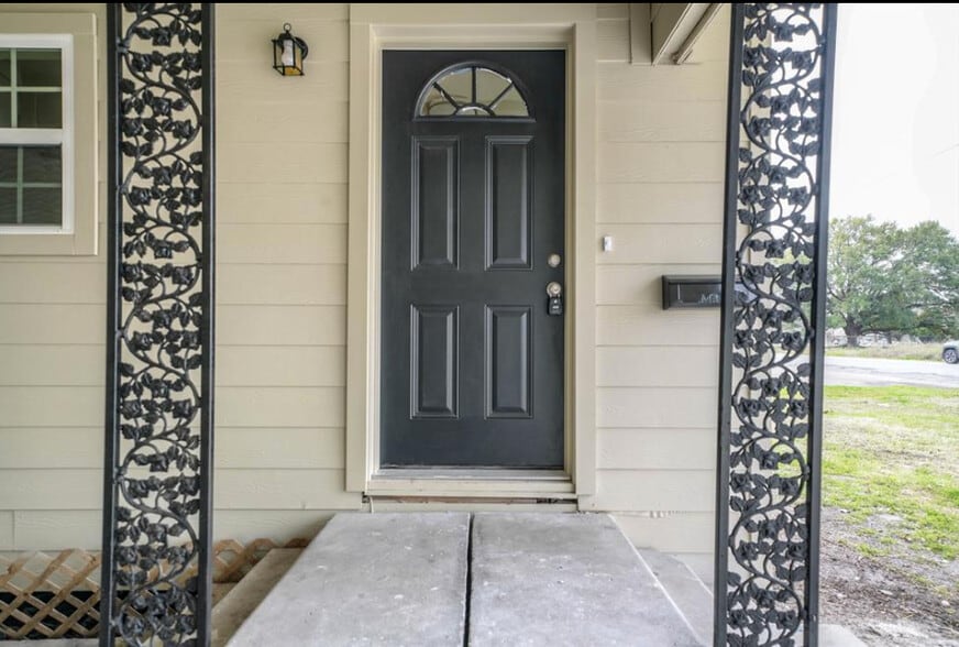 Front door - 305 Albert St