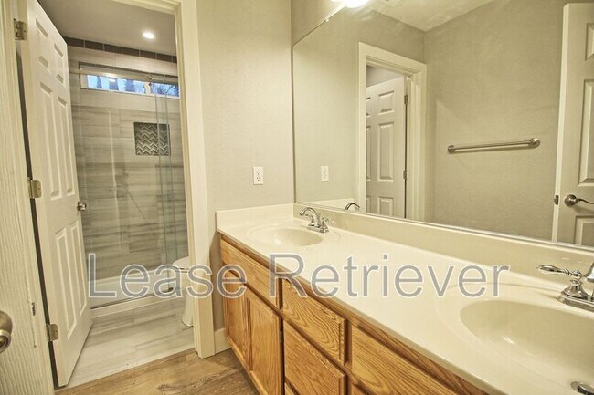 Building Photo - 2359 Riviera Ct