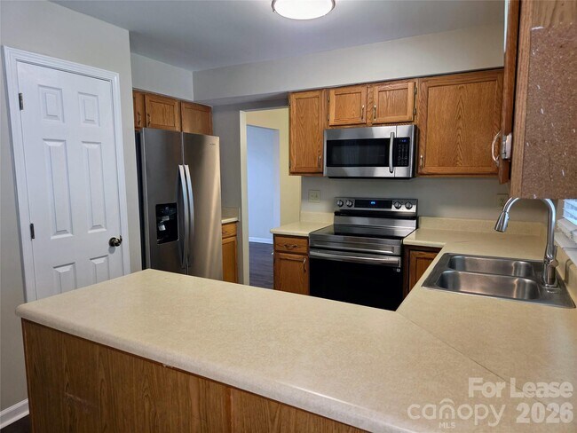 Building Photo - 5401 Groveton Ct