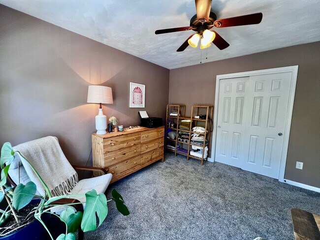 Building Photo - Charming 4 Bedroom home Near Virginia Beac...