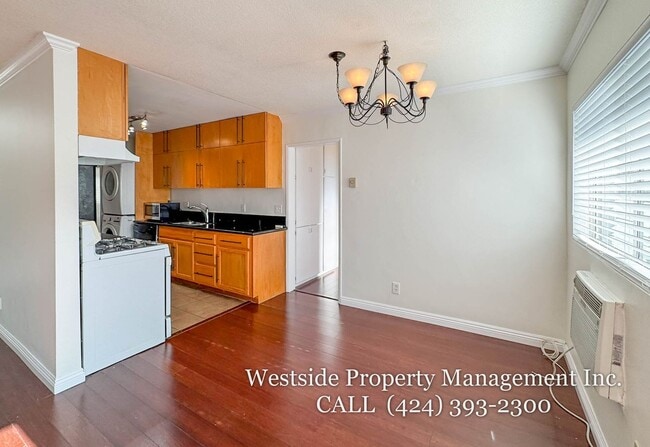 Building Photo - 1827 S Barrington Ave