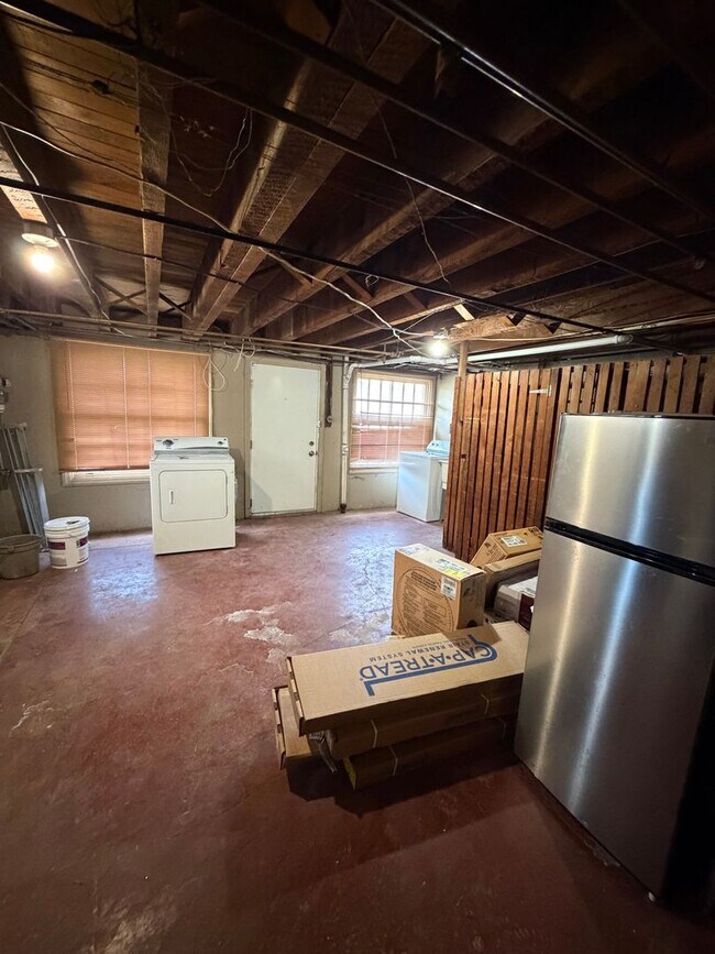 Building Photo - 7925 Cedarbrook Ave