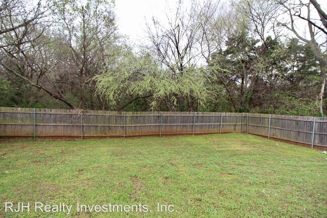 Building Photo - 901-903 Acacia Cir