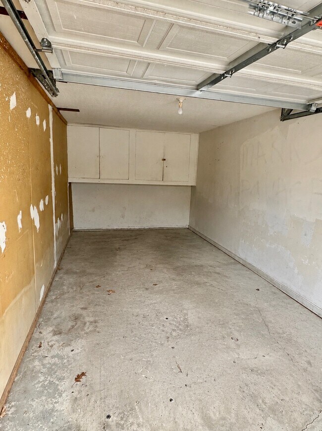 Building Photo - 2560 Ivy Hill Ln