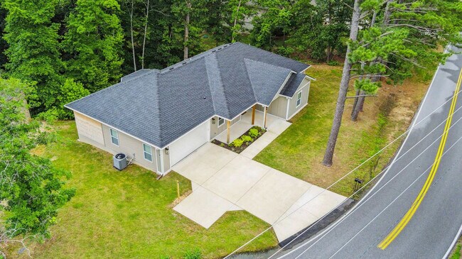 Building Photo - 10 Granshire Dr