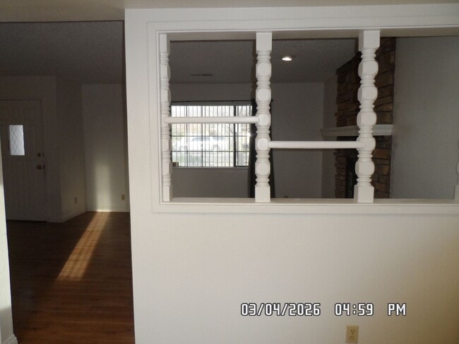 Building Photo - 3 Bedrooms, 1.75 Bathrooms, 2 Car Garage, Fully Fenced, Central Air & Heat, Large Lot, Wood Flooring