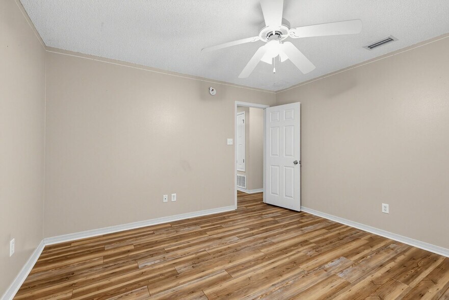 Building Photo - 1387 Hunters Ridge Dr W