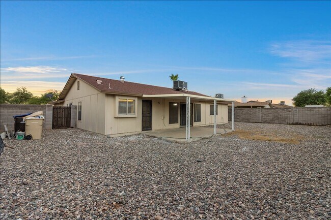 Building Photo - Spectacular Updates, 3 Bedroom 2 Bath