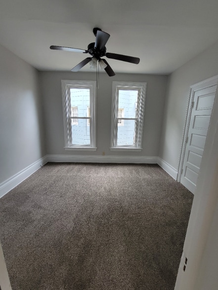 Building Photo - 701 W 8th St