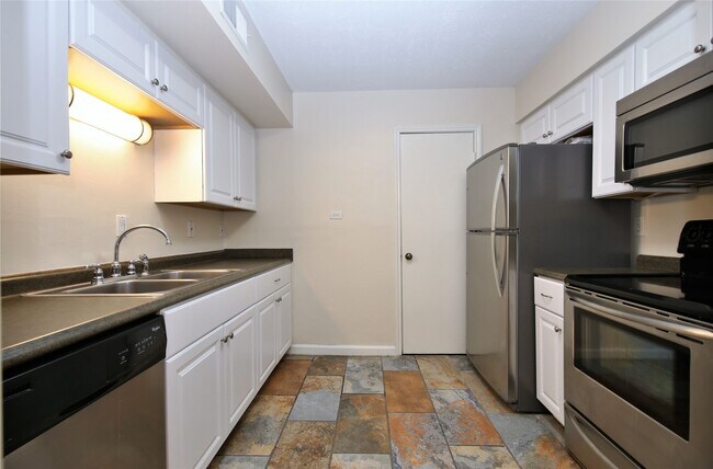 Building Photo - 1601 S Shepherd Dr