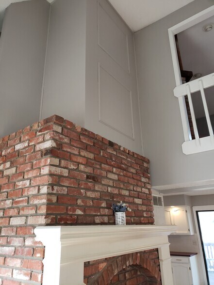 Building Photo - 6 NE 62nd Pl