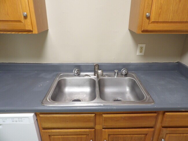 Building Photo - 140 Landings Dr