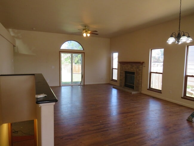 Building Photo - 1434 S Canoe Creek Dr