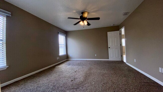 Building Photo - Beautiful Home in Established Neighborhood