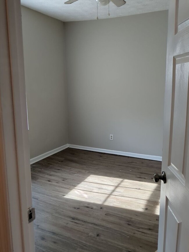 Building Photo - Charming 2 Bedroom in Downtown Chattanooga! Ask about our move in specials!